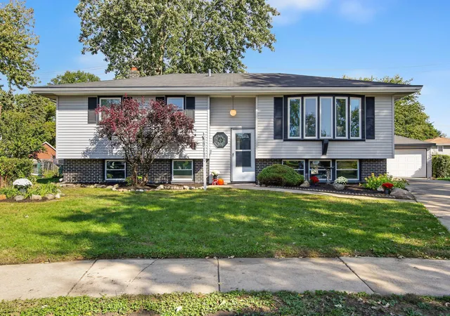 Photo 1 of Single family home for sale at 9120 Prairie Ave, Highland, IN 46322 | MLS# 846512 | Listing updated on 2026-10-08