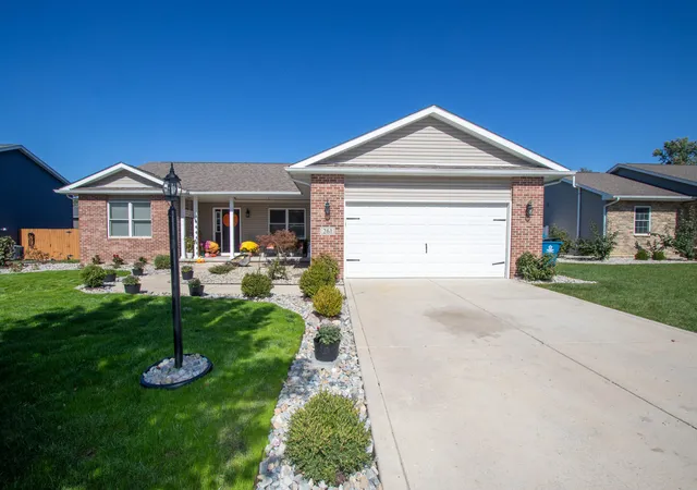 Single family home for sale at 261 Honey Locust Ct, Valparaiso, IN 46385 | MLS# 846479
