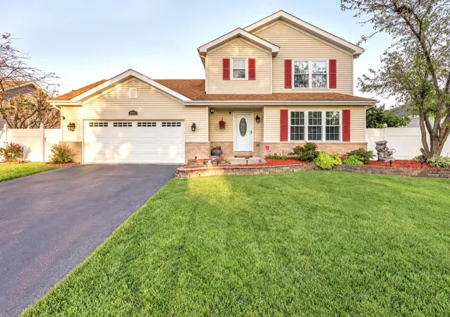 Single family home for sale at 9343 Buchanan St, Crown Point, IN 46307 | MLS# 846457