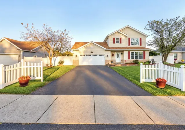 Photo 3 of Single family home for sale at 9343 Buchanan St, Crown Point, IN 46307 | MLS# 846457 | Listing updated on 2026-10-07