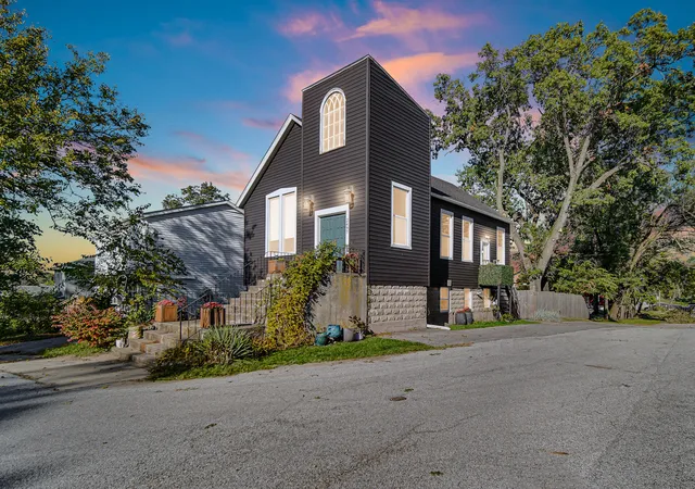 Photo 1 of Single family home for sale at 2497 Pike St, Lake Station, IN 46405 | MLS# 846582 | Listing updated on 2026-10-09