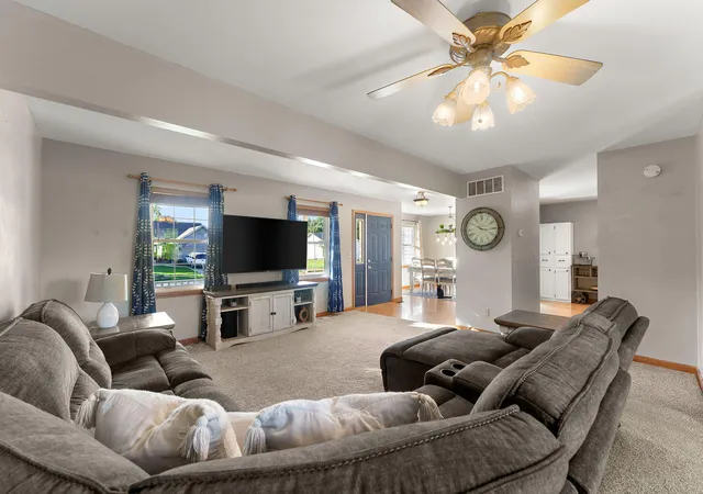 Photo 4 of Single family home for sale at 1671 Ruby Ct, Hobart, IN 46342 | MLS# 846478 | Listing updated on 2026-10-07