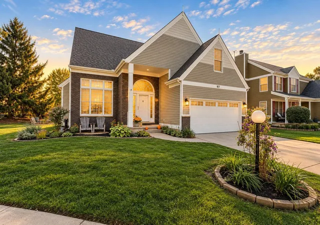 Single family home for sale at 817 Olde Towne Sq, Chesterton, IN 46304 | MLS# 846592
