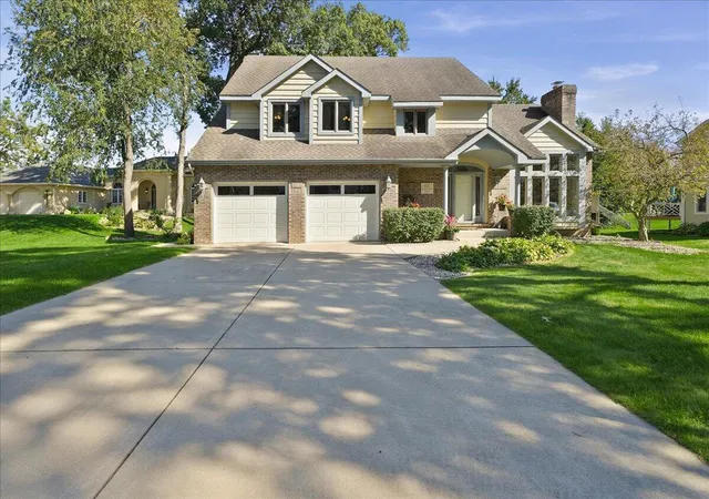 Photo 2 of Single family home for sale at 437 Forestwood Dr, Valparaiso, IN 46385 | MLS# 846590 | Listing updated on 2026-10-09