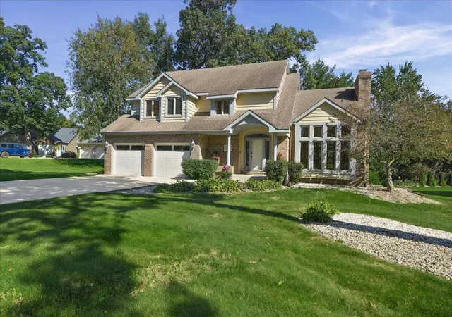 Photo 3 of Single family home for sale at 437 Forestwood Dr, Valparaiso, IN 46385 | MLS# 846590 | Listing updated on 2026-10-09