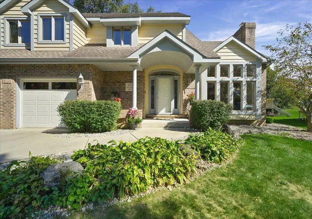 Photo 3 of Single family home for sale at 437 Forestwood Dr, Valparaiso, IN 46385 | MLS# 846590 | Listing updated on 2026-10-09