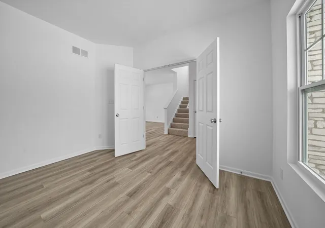Photo 4 of Single family home for sale at 22 Levanno Dr, Crown Point, IN 46307 | MLS# 846473 | Listing updated on 2026-10-07