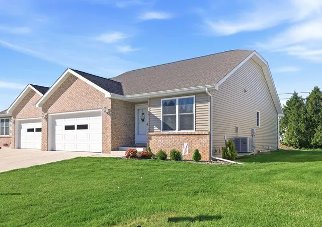 Condo for sale at 82 Prince William Ct, La Porte, IN 46350 | MLS# 846483