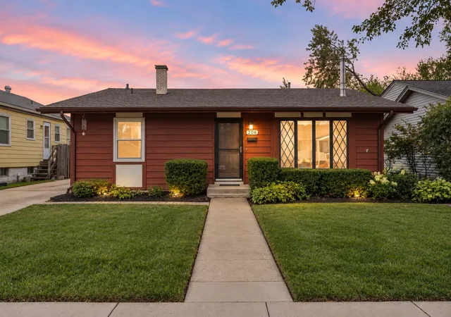 Photo 1 of Single family home for sale at 206 E Manor Dr, Griffith, IN 46319 | MLS# 846596 | Listing updated on 2026-10-09