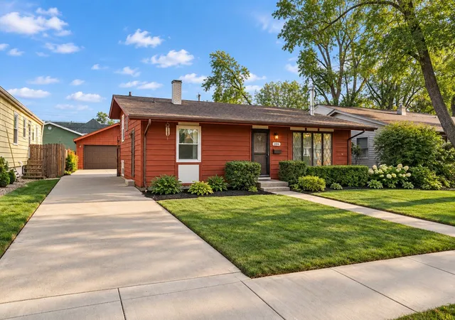 Photo 2 of Single family home for sale at 206 E Manor Dr, Griffith, IN 46319 | MLS# 846596 | Listing updated on 2026-10-09