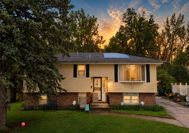 Photo 1 of Single family home for sale at 311 W 40th Lane, Griffith, IN 46319 | MLS# 846489 | Listing updated on 2026-10-07
