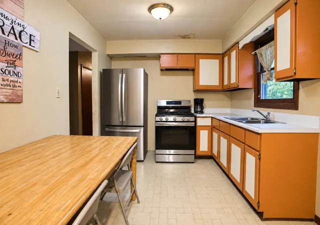 Photo 3 of Single family home for sale at 311 W 40th Lane, Griffith, IN 46319 | MLS# 846489 | Listing updated on 2026-10-07