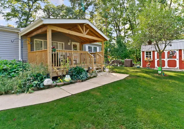 Photo 1 of Single family home for sale at 62 E Division Rd, Valparaiso, IN 46383 | MLS# 846517 | Listing updated on 2026-10-09