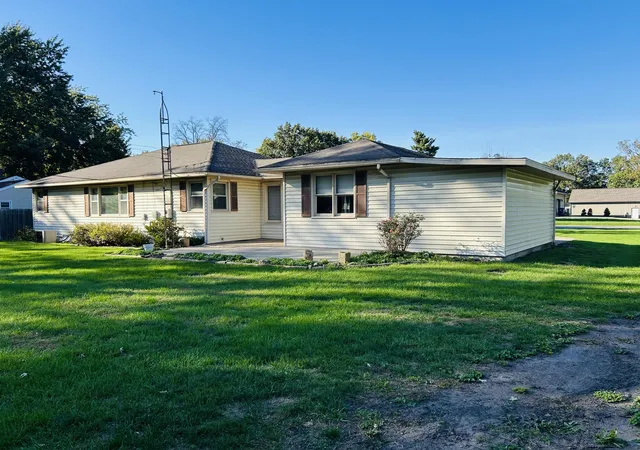 Photo 3 of Single family home for sale at 201 W Stevenson St, Morocco, IN 47963 | MLS# 846531 | Listing updated on 2026-10-08
