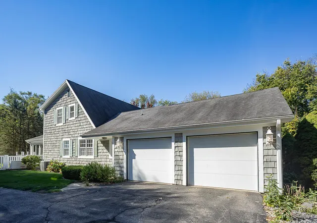 Photo 2 of Single family home for sale at 214 Farmwood Ln, La Porte, IN 46350 | MLS# 846594 | Listing updated on 2026-10-09
