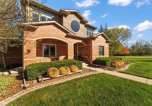Photo 1 of Single family home for sale at 10207 Royal Ct, Munster, IN 46321 | MLS# 846538 | Listing updated on 2026-10-23