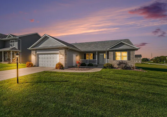Single family home for sale at 285 Apple Grv Ln, Valparaiso, IN 46385 | MLS# 846519