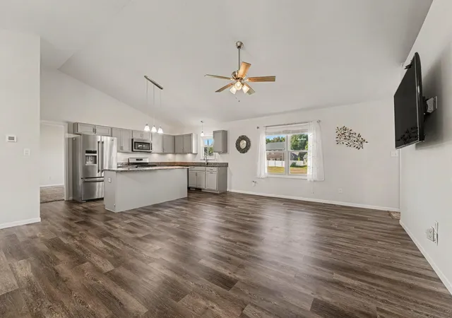 Photo 3 of Single family home for sale at 285 Apple Grv Ln, Valparaiso, IN 46385 | MLS# 846519 | Listing updated on 2026-10-08