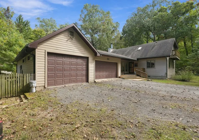 Photo 2 of Single family home for sale at 140 S Oxford Ave, Beverly Shores, IN 46301 | MLS# 846656 | Listing updated on 2026-10-10