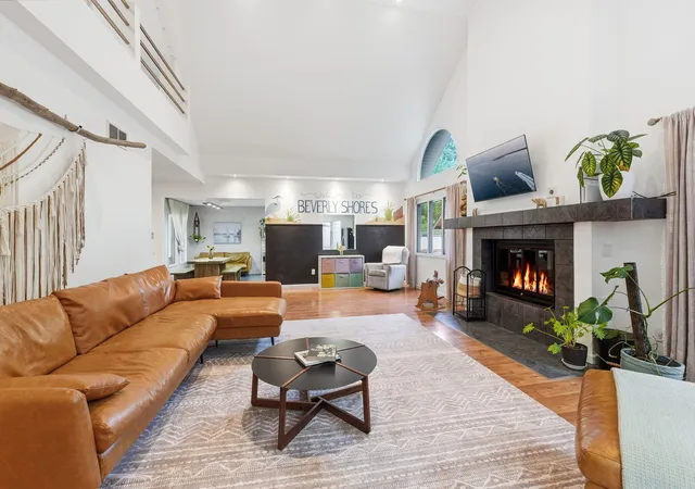Photo 4 of Single family home for sale at 140 S Oxford Ave, Beverly Shores, IN 46301 | MLS# 846656 | Listing updated on 2026-10-10