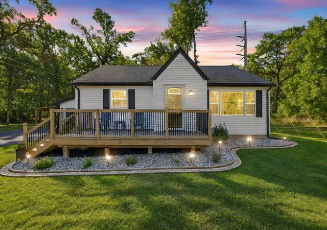 Photo 2 of Single family home for sale at 1001 W Main St, Griffith, IN 46319 | MLS# 846664 | Listing updated on 2026-10-10