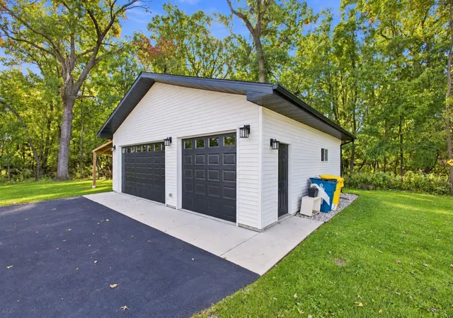 Photo 3 of Single family home for sale at 1001 W Main St, Griffith, IN 46319 | MLS# 846664 | Listing updated on 2026-10-10