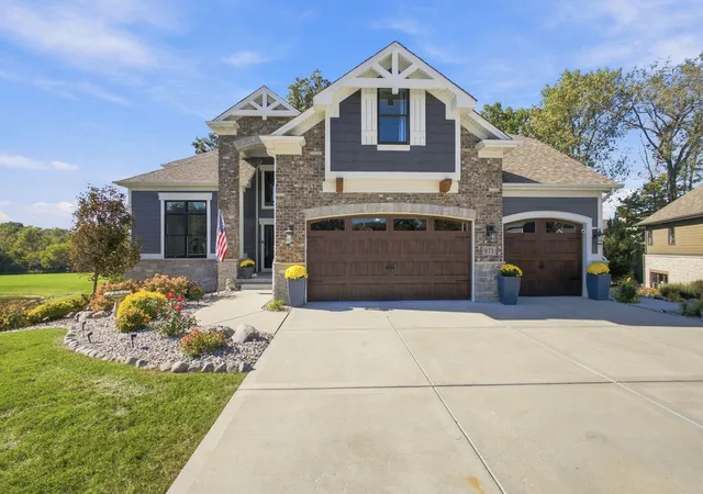 Single family home for sale at 971 Theresa Dr, Crown Point, IN 46307 | MLS# 846587