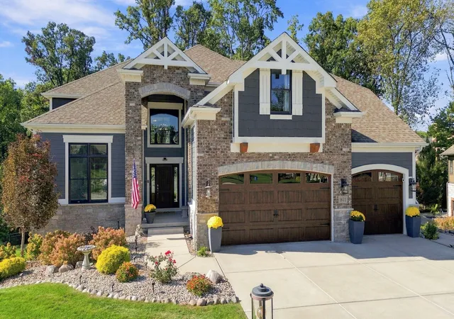 Photo 2 of Single family home for sale at 971 Theresa Dr, Crown Point, IN 46307 | MLS# 846587 | Listing updated on 2026-10-09