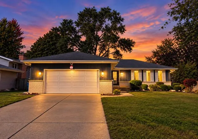 Single family home for sale at 48 Briarwood Dr, Schererville, IN 46375 | MLS# 846557