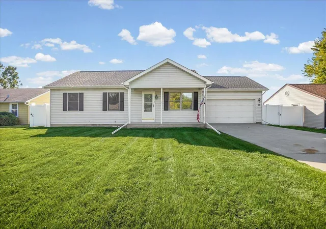 Photo 1 of Single family home for sale at 8404 Ellsworth Pl, Merrillville, IN 46410 | MLS# 846598 | Listing updated on 2026-10-09