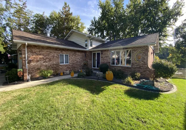 Photo 1 of Single family home for sale at 2056 Hidden Valley Dr, Crown Point, IN 46307 | MLS# 846799 | Listing updated on 2026-10-22
