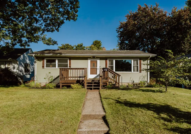 Photo 1 of Single family home for sale at 424 S Dickson St, Michigan City, IN 46360 | MLS# 846710 | Listing updated on 2026-10-12