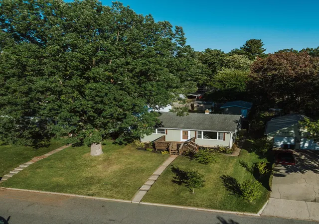 Photo 3 of Single family home for sale at 424 S Dickson St, Michigan City, IN 46360 | MLS# 846710 | Listing updated on 2026-10-12