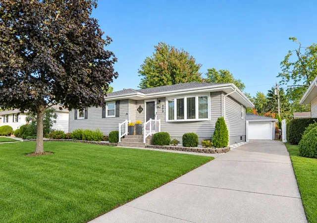 Single family home for sale at 903 Tyler Ave, Dyer, IN 46311 | MLS# 846575