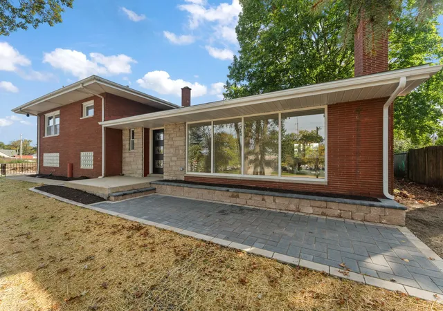 Photo 1 of Single family home for sale at 3330 Ridge Rd, Highland, IN 46322 | MLS# 846653 | Listing updated on 2026-10-27