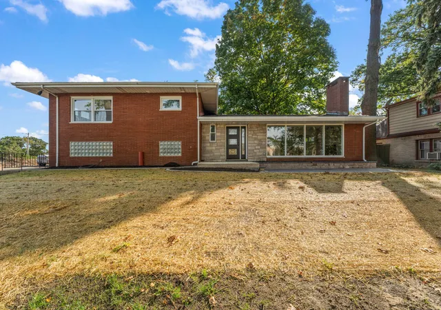 Photo 1 of Single family home for sale at 3330 Ridge Rd, Highland, IN 46322 | MLS# 846653 | Listing updated on 2026-10-27