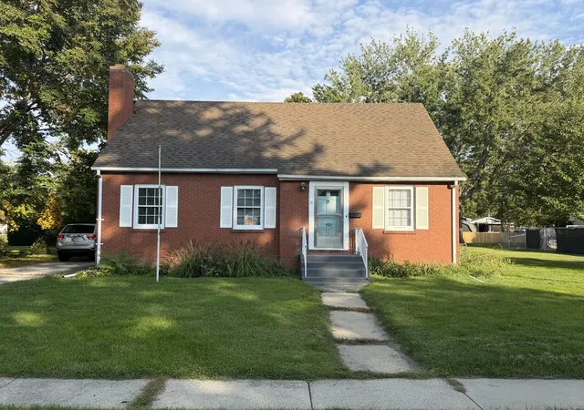 Photo 1 of Single family home for sale at 427 N Kelly St, Hobart, IN 46342 | MLS# 846657 | Listing updated on 2026-10-10