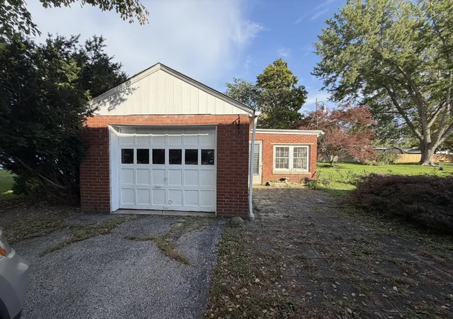 Photo 2 of Single family home for sale at 427 N Kelly St, Hobart, IN 46342 | MLS# 846657 | Listing updated on 2026-10-10