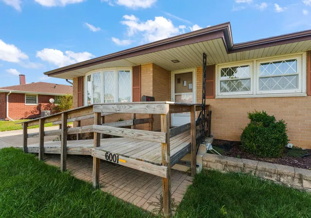 Photo 3 of Single family home for sale at 6001 Rutledge Ct, Merrillville, IN 46410 | MLS# 846637 | Listing updated on 2026-10-09