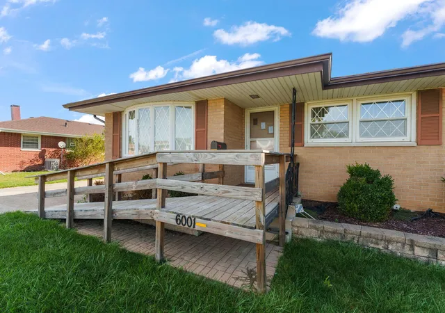 Photo 3 of Single family home for sale at 6001 Rutledge Ct, Merrillville, IN 46410 | MLS# 846637 | Listing updated on 2026-10-09