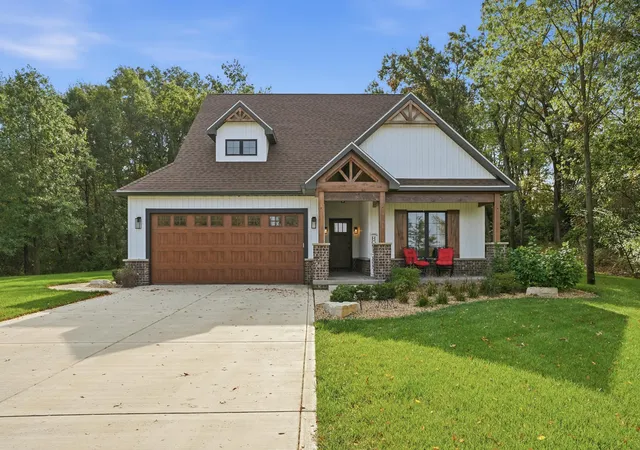 Photo 2 of Single family home for sale at 10587 Coyote Trl, Wheatfield, IN 46392 | MLS# 846927 | Listing updated on 2026-10-16