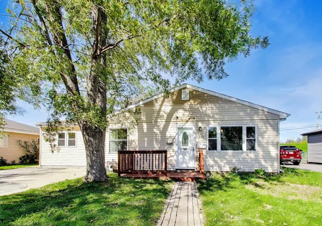 Photo 1 of Single family home for sale at 3213 North Dr, Highland, IN 46322 | MLS# 846616 | Listing updated on 2026-10-09
