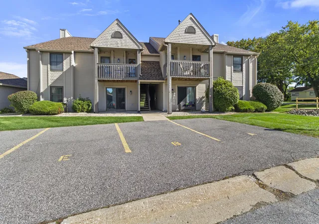 Photo 4 of Condo for sale at 3502 Timberbridge Dr #F, Valparaiso, IN 46383 | MLS# 846641 | Listing updated on 2026-10-09