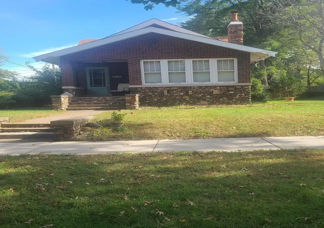 Photo 1 of Single family home for sale at 6217 Moraine Ave, Hammond, IN 46324 | MLS# 846636 | Listing updated on 2026-10-10