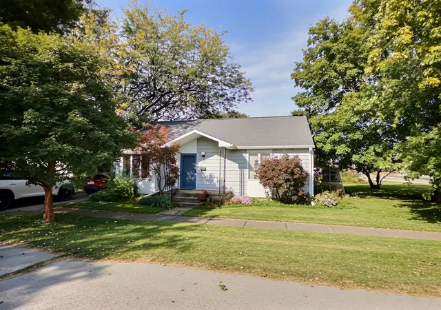 Photo 1 of Single family home for sale at 312 E Washington St, Kentland, IN 47951 | MLS# 846658 | Listing updated on 2026-10-10