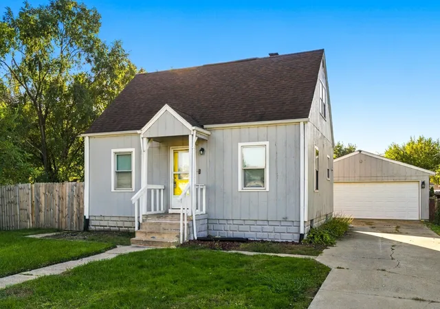 Photo 1 of Single family home for sale at 8232 Taft St, Merrillville, IN 46410 | MLS# 846651 | Listing updated on 2026-10-10