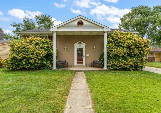 Photo 1 of Single family home for sale at 806 N Wheeler St, Griffith, IN 46319 | MLS# 846674 | Listing updated on 2026-10-10
