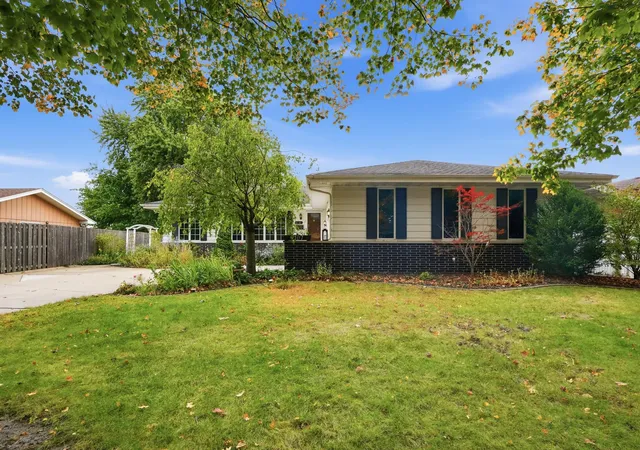 Photo 1 of Single family home for sale at 9107 Chestnut Ln, Munster, IN 46321 | MLS# 846999 | Listing updated on 2026-10-22