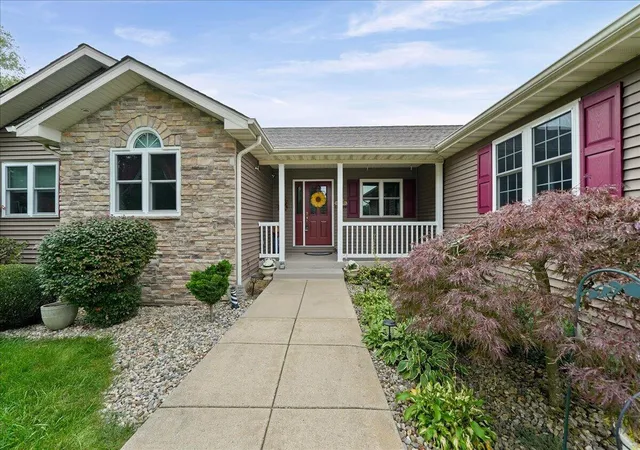 Photo 3 of Single family home for sale at 29 Pinehurst Dr, Valparaiso, IN 46383 | MLS# 846678 | Listing updated on 2026-10-10
