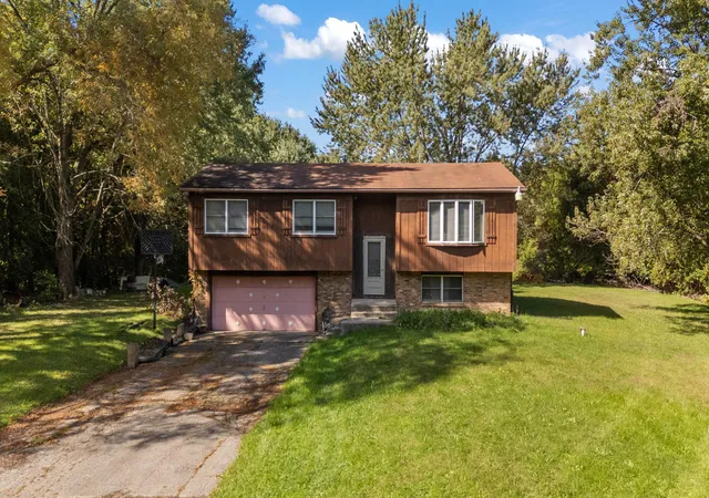 Photo 1 of Single family home for sale at 938 N 400 East, Chesterton, IN 46304 | MLS# 846682 | Listing updated on 2026-10-10